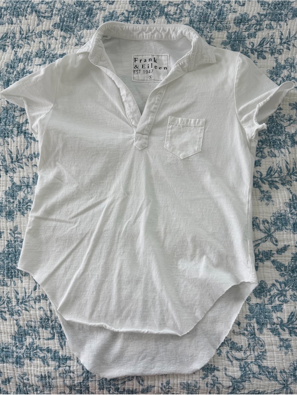 Frank & Eileen White Short-Sleeve Polo with Chest Pocket